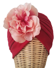 Turbante Melissa. Turbante de tela elástica plisada en color granate con flor lateral en color nude : PVP 45 euros