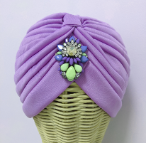 Turbante malva broche.  : PVP 40 euros